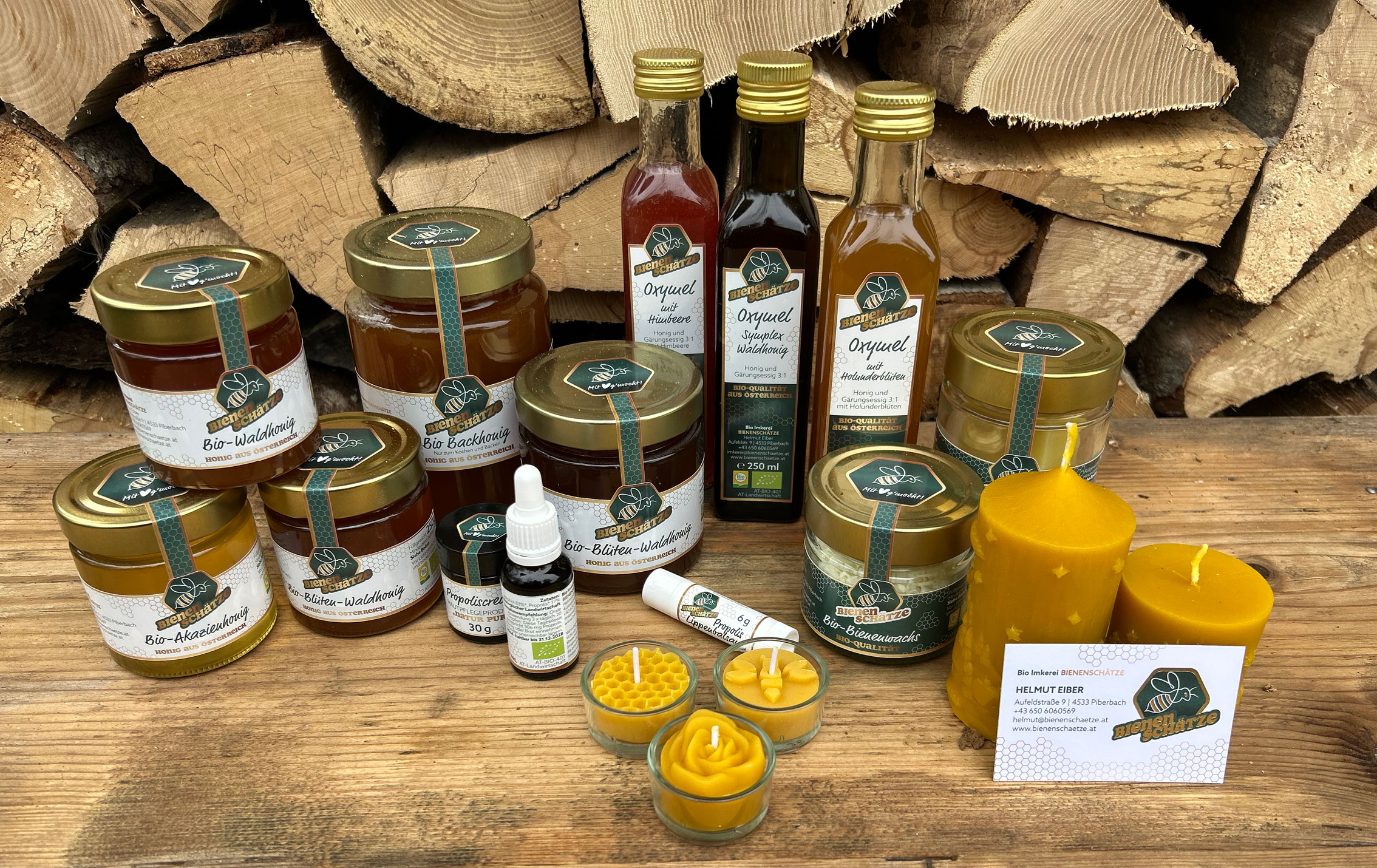 Bio-Imkerei Bienenschätze: Honig, Bienenwachskerzen und Oxymel-Produkte im Querformat – Referenzprojekt der Werbeagentur Wels